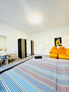 Cozy Private Rooms in 3BR Apartment Near FAC Platz