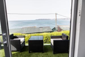 2 Bedroom Chalet With Sea Views
