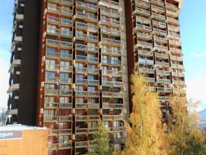 Appartement rénové 37m², 6 pers., accès direct pistes, animaux admis, piscine chauffée - FR-1-267-228