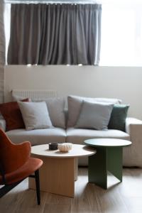 Cozy & Chic Stay with Patio Near Metro Station