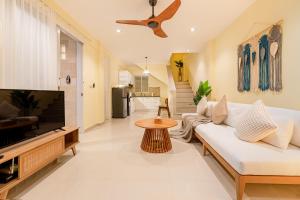Seminyak Beach Villa Giola