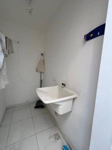 Apt com varanda no centro