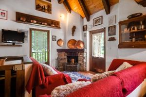 Parcheggio-Camino-8pax - Chalet immerso nella Natura img10