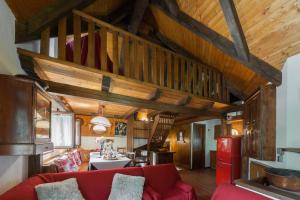 Parcheggio-Camino-8pax - Chalet immerso nella Natura img6