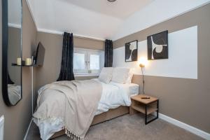 Boutique West-End Living with Bicocca Stays