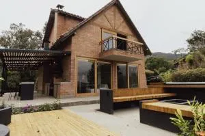 La casa en la montaña - La Ceja