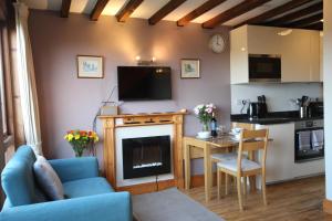 Whitley Elm Cottages - 4-star hotels in Warwick
