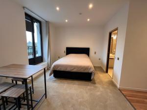 Appart'hotels HDG Hotel Gare de L-Isle Adam Appart-s Hotel : Studio avec Lit King-Size