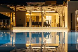 NEW Luxury Villa Colorful with 60sqm heated pool, jacuzzi, sauna, 6 bedrooms 