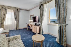 Junior Suite with Sea View room in Hotel De La Ville
