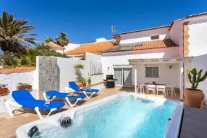 Casa Naranja - Heated Pool - BBQ - Terrace - Free Wifi - Child & Pet-Friendly - 3 bedrooms - 6 people - Abades