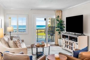 Holiday Surf and Racquet Unit 318