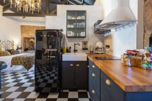 La Suite Años 20 Bañera, chimenea de leña y terraza