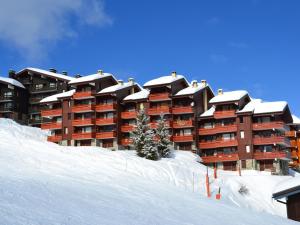 Joli 3 Pièces Mezzanine avec Cheminée - Internet Gratuit - 78 Pers. - FR-1-182-61