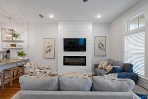 176 Grande Pointe Circle