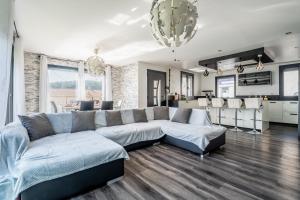 Villa moderne avec piscine privée et espace extérieur à Le Rove