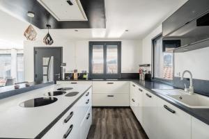 Villa moderne avec piscine privée et espace extérieur à Le Rove