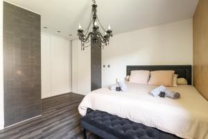 Villas Villa moderne avec piscine privee et espace exterieur a Le Rove : photos des chambres