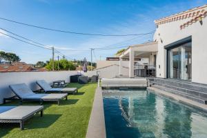 Villas Villa moderne avec piscine privee et espace exterieur a Le Rove : photos des chambres