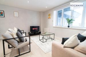 Library House Apartments - FREE PARKING - Contractor Hub - Superfast Wi-Fi - Long Term Stays