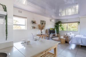 Stylish Spacious Studio Apartment Opposite Green Point Park