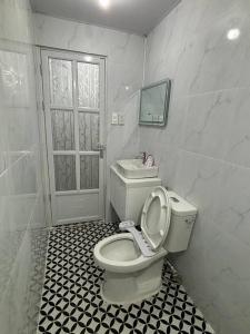 Japanese home in Laloma Qc near chinese Gen