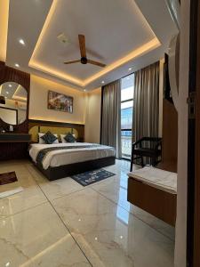 Hotel Shakuntla Palace - 400 Meters away from Vishnu Pad Temple 7 mins walk