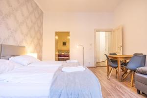 Chic & Modern 1BR Apt, Prime Spot