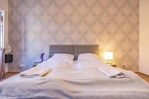 Chic & Modern 1BR Apt, Prime Spot