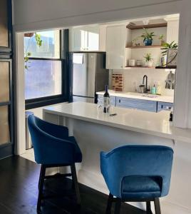 Luxe Suite Convention Center Partial Ocean View with Free Parking