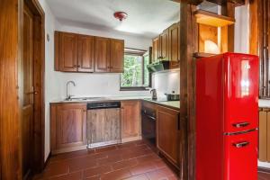 Parcheggio-Camino-8pax - Chalet immerso nella Natura