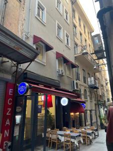 ŞAHİN PERA SUİT2 Great location 2 Br air-conditioned apartment