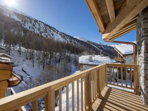 Appartement neuf avec cheminée, proche pistes, Val dIsère - FR-1-567-102