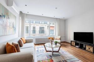 Spacious Modern 4-Bed2Bath Central Oasis! #370