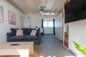 Cozy Studio for Solo Traveller or Young Couple with Stunning View to the Ocean