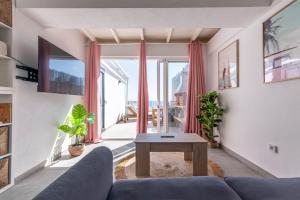Cozy Studio for Solo Traveller or Young Couple with Stunning View to the Ocean