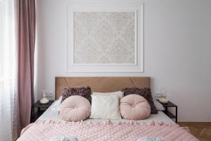 Best Central 2-BR Suite 200 m from Central Station with parking on site