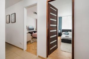 Best Central 2-BR Suite 200 m from Central Station with parking on site