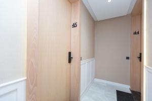 So Chic & Lumineux Appartement Avec Terrasse Ensoleillée Au Coeur De Maarif Quartier Palmier Avec Parking Prés de Tramway Et Restaurants Luigi Casablanca