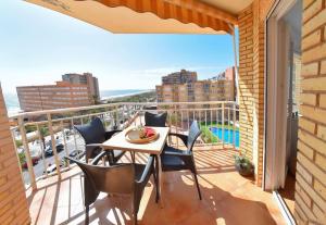 Seafront Apt in Arenales Beach, Pool & Parking