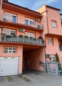 Twins Osijek - private parking