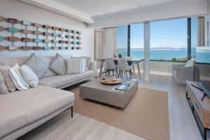 Marine Court 5 by BACK IN TOWN - 2Bedroom Ocean-facing Apt in Hermanus Centre