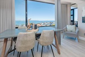 Marine Court 5 by BACK IN TOWN - 2Bedroom Ocean-facing Apt in Hermanus Centre