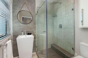 Marine Court 5 by BACK IN TOWN - 2Bedroom Ocean-facing Apt in Hermanus Centre