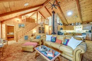 Countryside Views Family-Friendly Badger Cabin - Badger