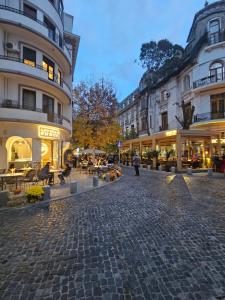 Heart of City Center 4br 2bath