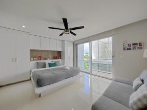 Centrally located apartments steps away from 5th avenue and the beach! By.Yeah