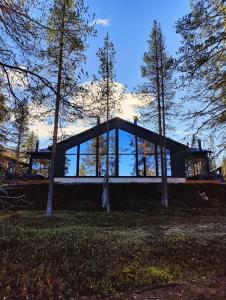Villa Arctic Trail B - Lapland Escape with Outdoor Hot Tub & Ylläs Ski Passes