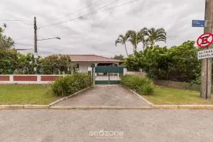 Linda Casa 30m da Praia em Floripa RTT1905 - Caieira