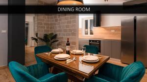 APARTMENTS4YOU SUPETAR 5 - brand NEW luxury 2-BR - 200 meters from the beach - free parking - beautiful terrace